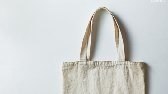 Moda na ekologię - bawełniane i papierowe torby z recyklingu