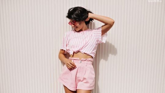 Modne spodenki damskie — jakie kroje i kolory wybrać w 2023?