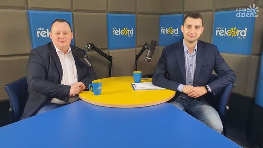 Molenda: Premier zachowuje się jak Święty Mikołaj, rozdaje wszystko 