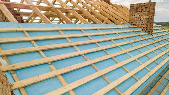 Montaż płyt PIR na dachu: Krok po kroku do efektywnej izolacji