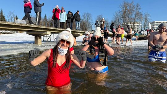 Morsowanie i pokaz ratowników w Radomiu" Takie warunki to my lubimy" (WIDEO) Radomskie Morsy