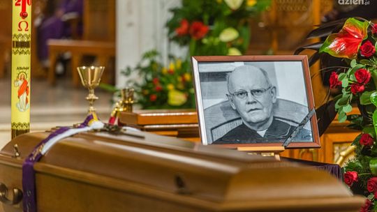 Msza św. pogrzebowa ks. prałata Edward Poniewierskiego (transmisja)