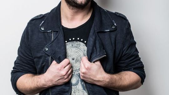 Muzyczny stand-up Czesława Mozila przełożony