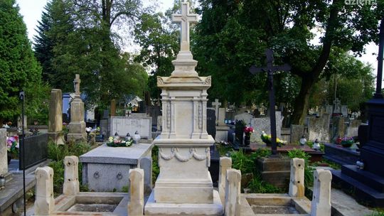 Na cmentarzu trwają prace konserwatorskie