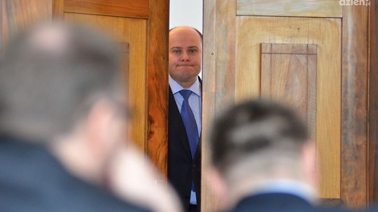 Na pierwszy dzień kwietnia - KRONIKA TOWARZYSKA