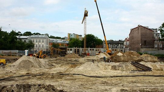 Na placu przy Dzierzkowskiej praca wre