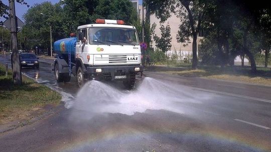 Na radomskie ulice wyjechały polewaczki