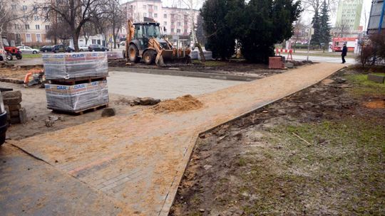 Na skwerze przy ul. Traugutta nowe chodniki
