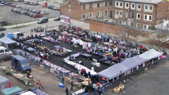 Na targu przy Nowogrodzkiej 16 naruszeń prawa