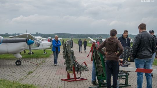 Na terenie Aeroklubu Radomskiego w Piastowie trwa Piknik Lotniczy 
