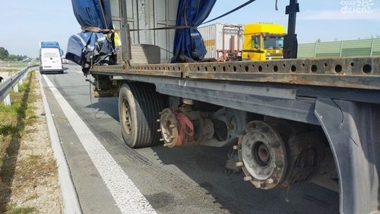 Naczepa bez czterech kół i hamulców