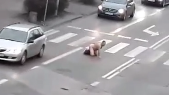 Nagi mężczyzna przy ul. Struga/Miłej