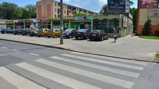 Nagminnie spychają pieszych z przejścia!