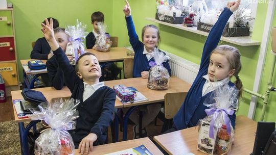 Najfajniejsza Pierwsza Klasa otrzymała upominki od "Piotra i Pawła" Najfajniejsza Pierwsza Klasa otrzymała upominki od "Piotra i Pawła"