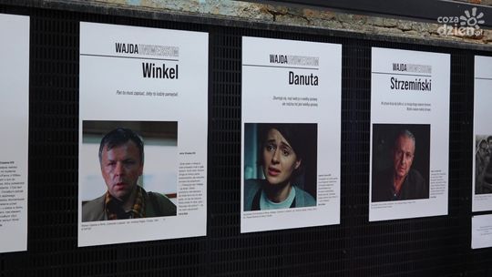 Najgłośniejsze filmy Andrzeja Wajdy w obiektywie! Wystawa ,,Wajda Uniwersum’’ w radomskiej Elektrowni