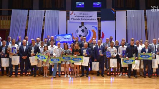 Najlepsi sportowcy i trenerzy powiatu radomskiego nagrodzeni