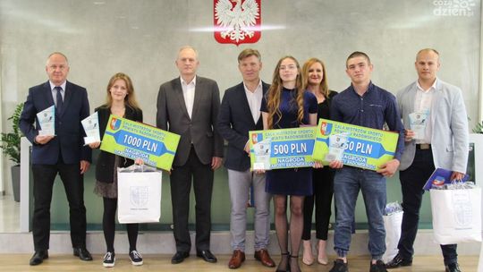 Najlepsi sportowcy z powiatu nagrodzeni