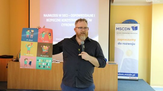 Najmłodsi w sieci. Jak korzystać z mediów cyfrowych?