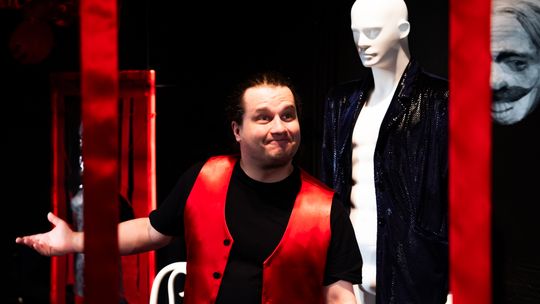 Najnowsza premiera w radomskim teatrze. Czy główny bohater jest Bogiem?