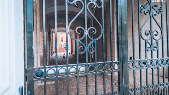 Napad na mężczyznę. Sprawcy wciąż na wolności