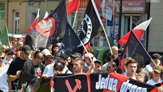 Narodowcy i kibice przeszli ulicami miasta