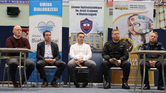 Narodowe Czytanie policjantów w Białobrzegach