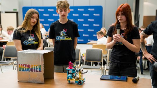 Nasi uczniowie stworzyli robota do podawania leków. Ich projekt wygrał ogólnopolski konkurs