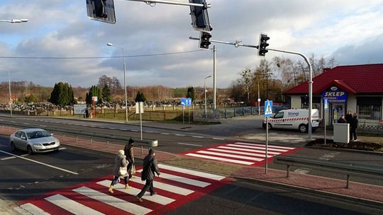 Nastolatka potrącona na przejściu ze światłami