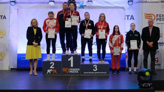 Natalia Zaręba z Olimpijczyka Radom z medalem zapaśniczych mistrzostw Polski