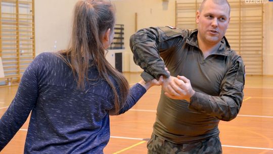 Nauczą kobiety samoobrony
