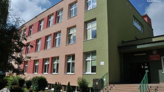 Nauczanie hybrydowe w sześciu placówkach. LO. XI prosi o zgodę 