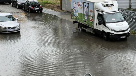 Nawałnica nad Radomiem i regioniem. Pozalewane ulice [ZDJĘCIA/WIDEO]