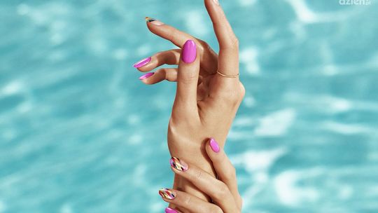 Neonowe lakiery hybrydowe – hit w pedicure