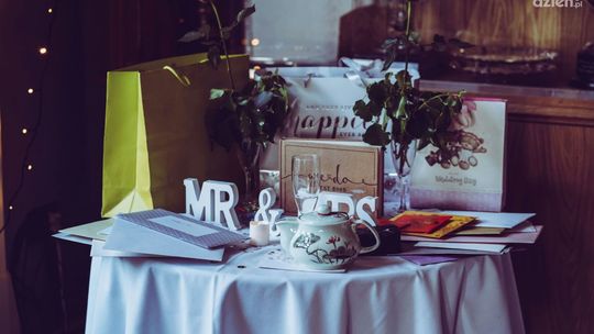 Niebanalne pomysły na skromny upominek dla Młodej Pary