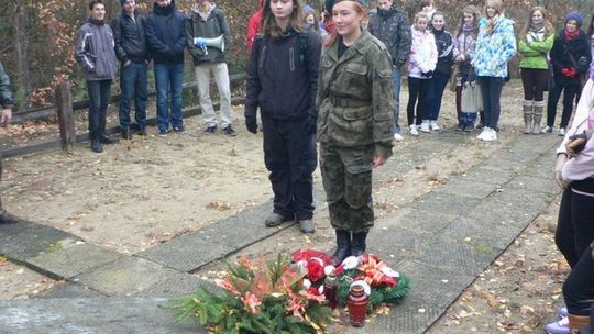 Niepodległościowy rajd w VIII LO