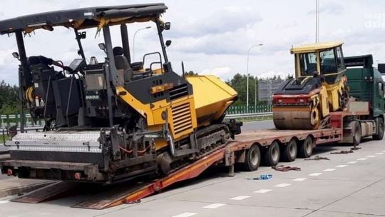 Nieprawidłowy transport maszyn drogowych w Baraku k. Szydłowca