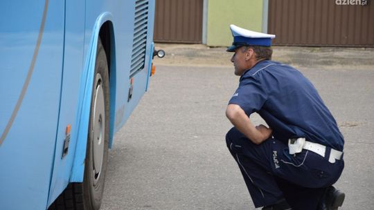 Niesprawny autokar miał wieść dzieci
