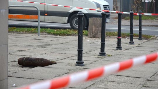 Niewybuch na chodniku w Radomiu!