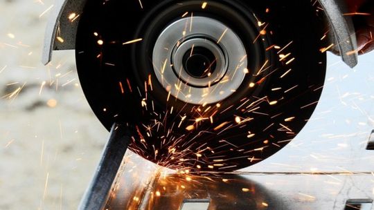 Niezawodna szlifierka pneumatyczna. Wybierz solidne urządzenie