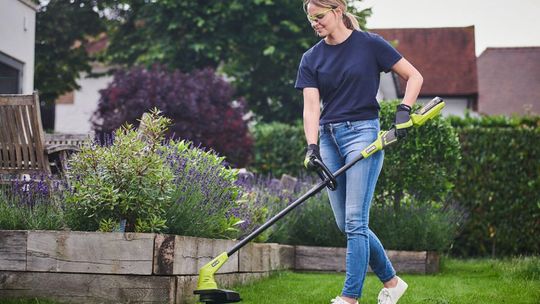 Niezbędne narzędzia ogrodowe: co powinien mieć każdy ogrodnik?
