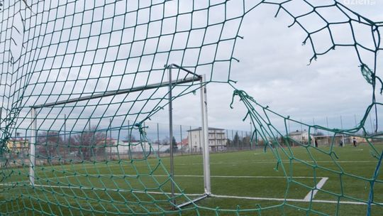 Niszczą nowe boiska przy szkołach