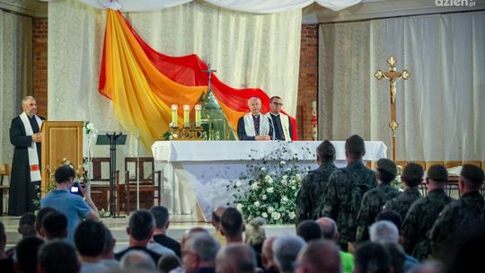 Nocna pielgrzymka mężczyzn do Błotnicy