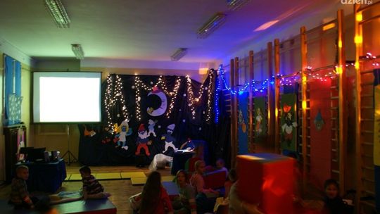 Nocne czytanie bajek