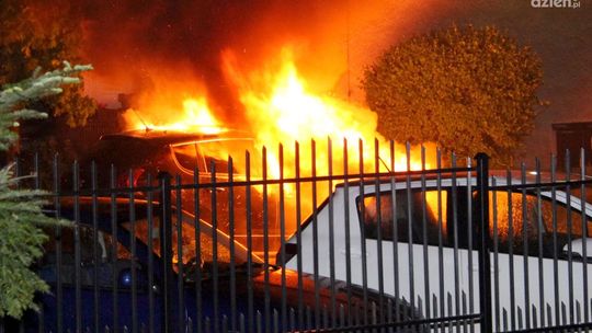 Nocny pożar samochodu na Paderewskiego