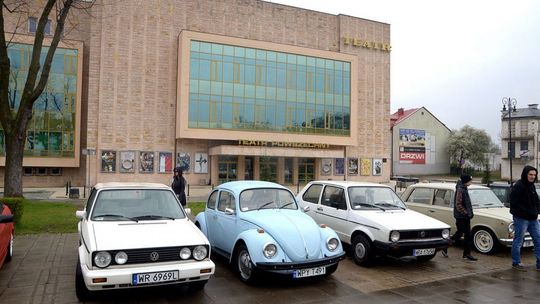Nocny zlot zabytkowych pojazdów