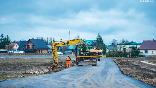 Nowa droga w rejonie pasa startowego w drugiej połowie roku 