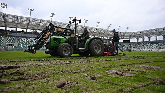 Nowa murawa przyjedzie do Radomia z Węgier. Prace związane z wymianą nawierzchni przy Struga już się rozpoczęły