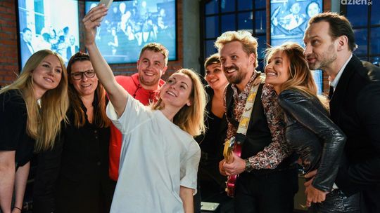 Nowa piosenka Pawła Domagały. To utwór "Dzieci u dziadków