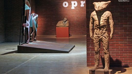 Nowa rzeźba Abakanowicz w Orońsku!