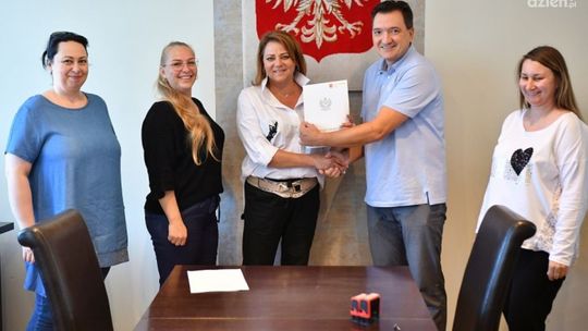 Nowe oświetlenie i system nawadniania boiska w Garbatce-Letnisku